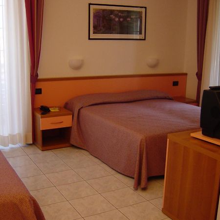 Hotel Sileoni Dependance Villa Antonio マリーナ・ディ・チェーチナ エクステリア 写真